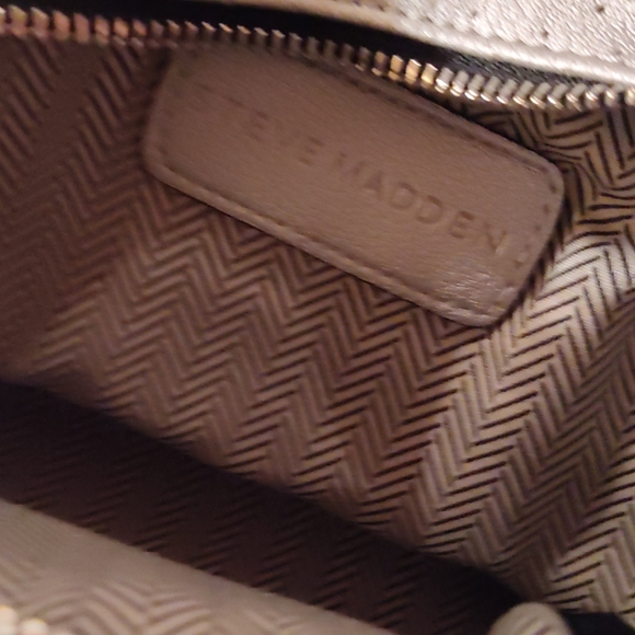 Adjustable Steve Madden Silver Mini Bookbag nwot - Picture 6 of 8